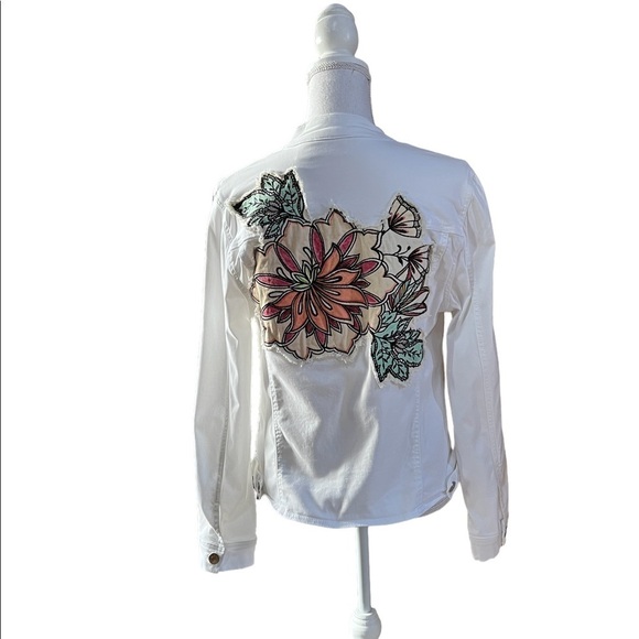 CHICO’S WOMENS WHITE JEAN JACKET SIZE 8-10 WITH PRETTY FLORAL ON BACK - Picture 2 of 12